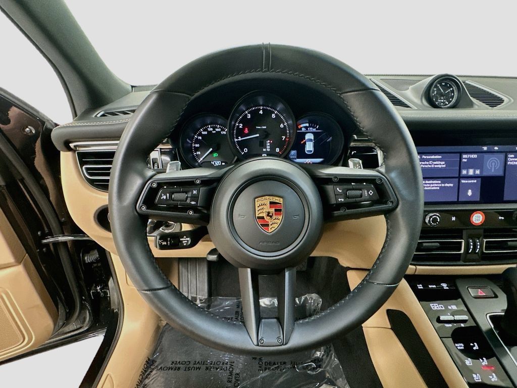 Certified 2025 Porsche Macan AWD/4WD image 12
