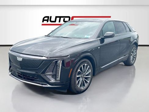 Used 2025 Cadillac Lyriq Sport AWD/4WD image 3