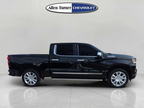 Used 2022 Chevrolet Silverado 1500 High Country w/ High Country Premium Package image 3