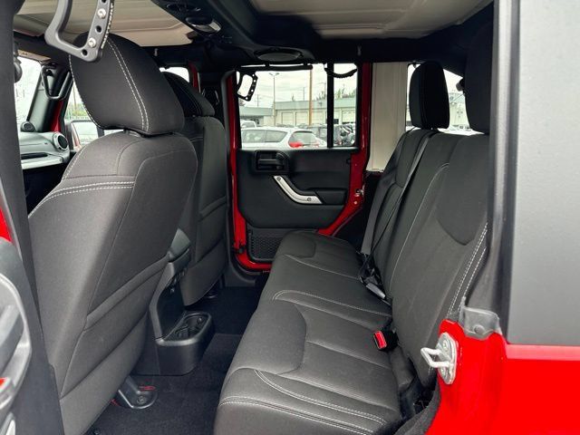 Used 2014 Jeep Wrangler Unlimited Sahara w/ Connectivity Group AWD/4WD image 11
