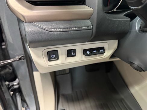 Used 2023 GMC Acadia Denali w/ Denali Ultimate Package AWD/4WD image 26