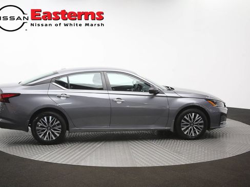 Used 2024 Nissan Altima 2.5 SV AWD/4WD image 45