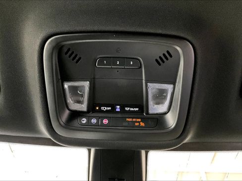 Used 2023 Chevrolet Traverse LT image 23