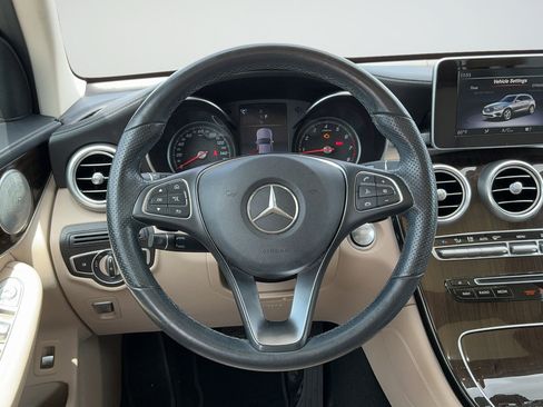 Used 2019 Mercedes-Benz GLC 300 image 9