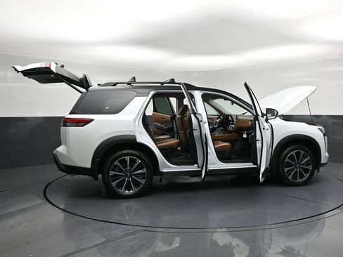 New 2026 Nissan Pathfinder Platinum AWD/4WD image 37