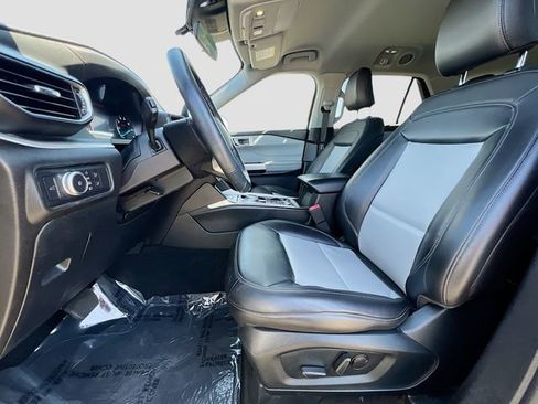 Used 2022 Ford Explorer XLT w/ Equipment Group 202A AWD/4WD image 23