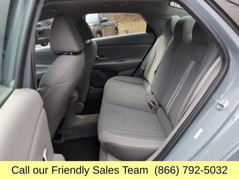 Used 2023 Hyundai Elantra SEL FWD image 24