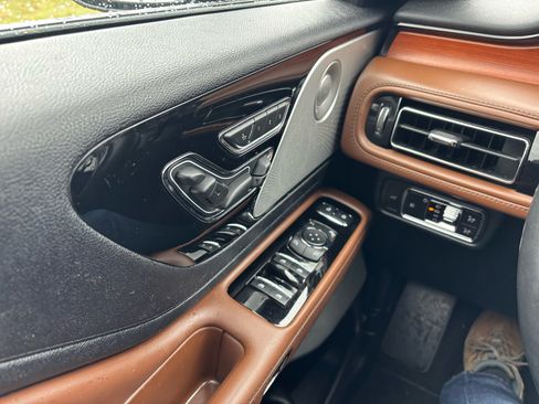 Used 2020 Lincoln Aviator Reserve w/ Equipment Group 202A image 20