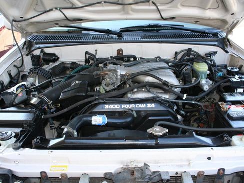 Used 1998 Toyota 4Runner SR5 AWD/4WD image 16
