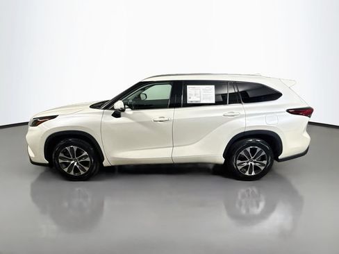 Used 2021 Toyota Highlander XLE FWD image 4