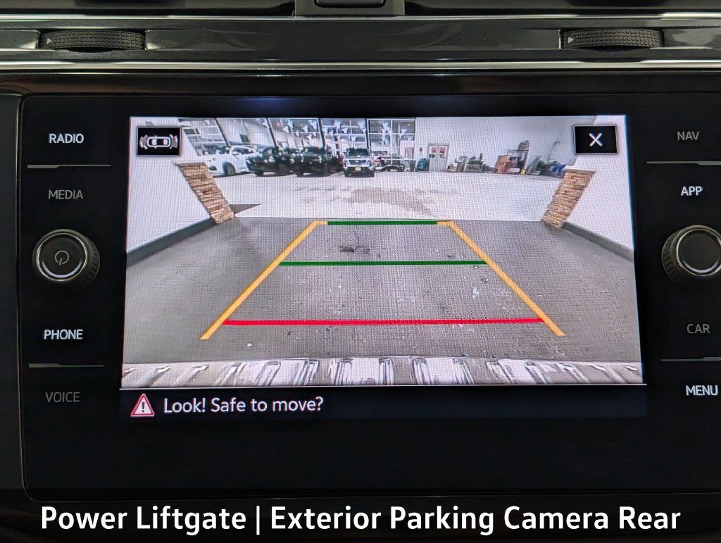 Used 2021 Volkswagen Tiguan SEL AWD/4WD image 18