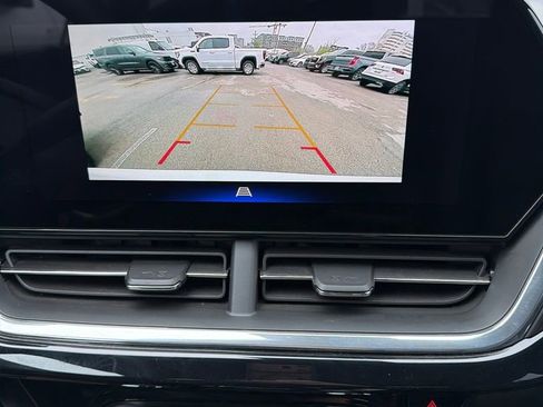 Used 2025 Chevrolet Trax RS w/ Sunroof Package image 3