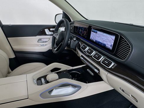 New 2026 Mercedes-Benz GLS 450 4MATIC image 16