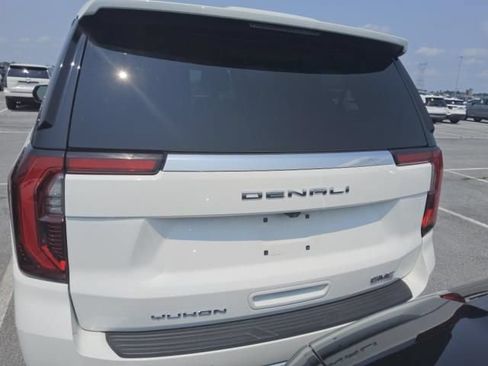 Used 2025 GMC Yukon Denali AWD/4WD image 13