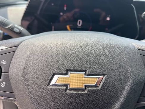 Used 2025 Chevrolet Trax LT w/ LT Convenience Package FWD image 33