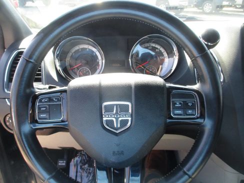 Used 2018 Dodge Grand Caravan SXT image 17