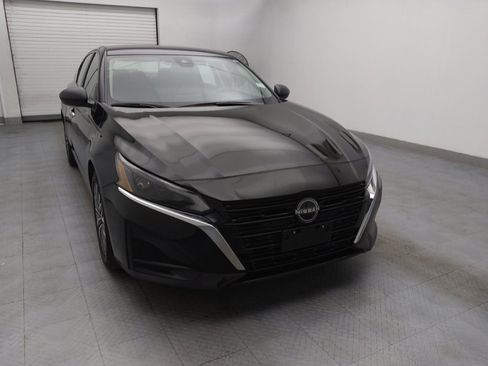 Used 2024 Nissan Altima 2.5 SV image 14