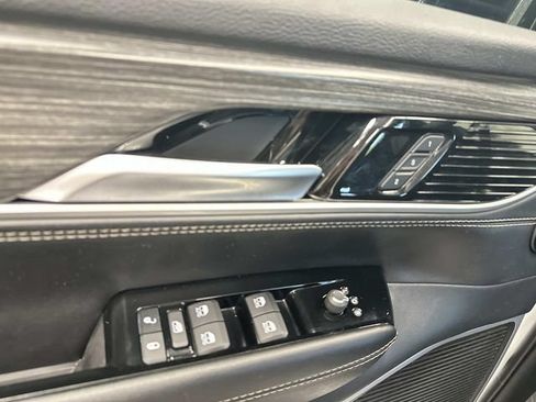 Used 2024 Jeep Wagoneer L Series II w/ Flexible Seating Group AWD/4WD image 9