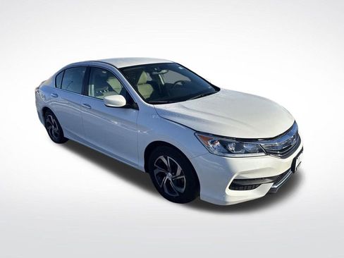 Used 2017 Honda Accord LX image 32