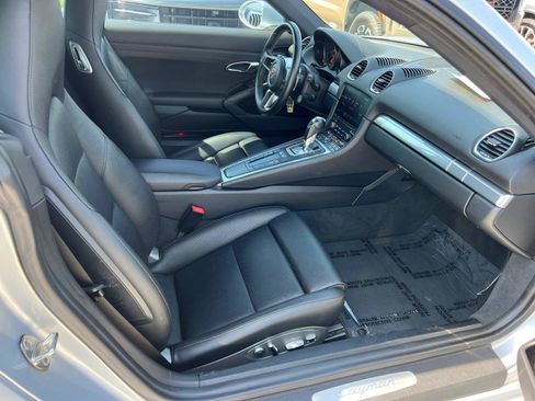 Used 2018 Porsche 718 Cayman RWD image 13