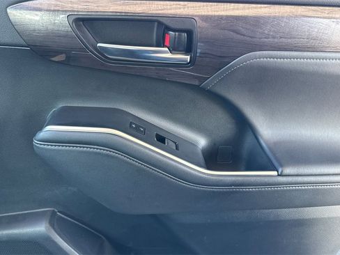 Used 2022 Toyota Highlander Platinum image 26