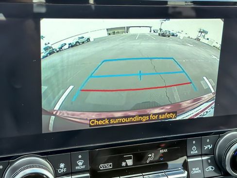 Certified 2025 Toyota Highlander XLE image 19