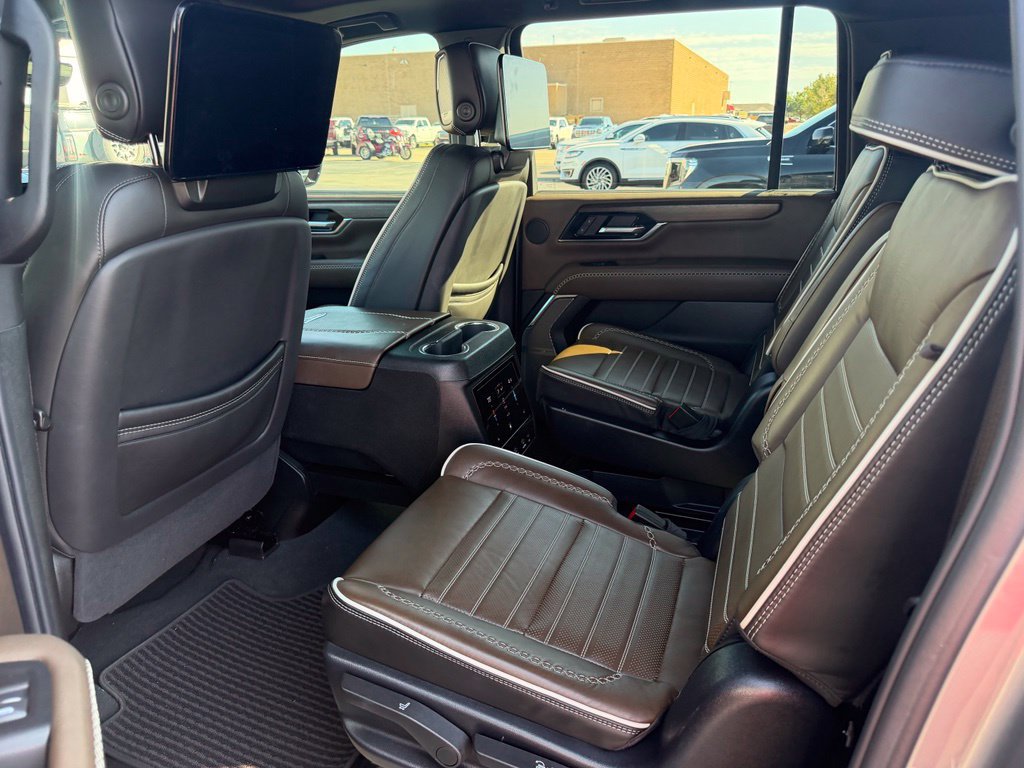 Used 2025 GMC Yukon XL Denali Ultimate AWD/4WD image 21