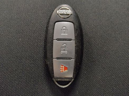 Used 2018 Nissan Titan SV image 32