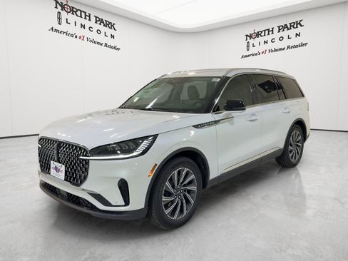 New 2026 Lincoln Aviator 2WD image 1