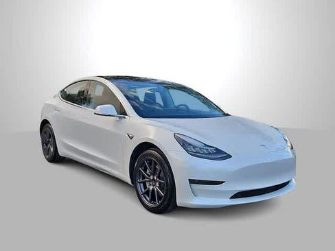Used 2019 Tesla Model 3 Standard Range Plus image 2