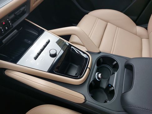 Certified 2026 Porsche Cayenne Coupe AWD/4WD image 27