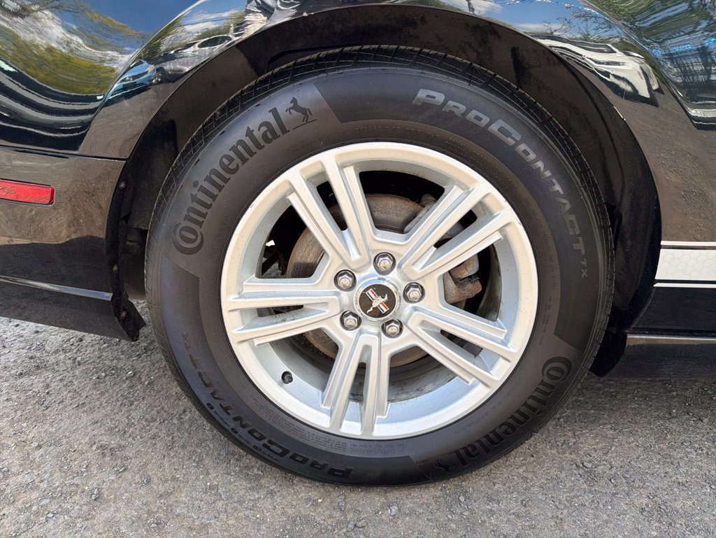 Used 2014 Ford Mustang Convertible RWD image 12