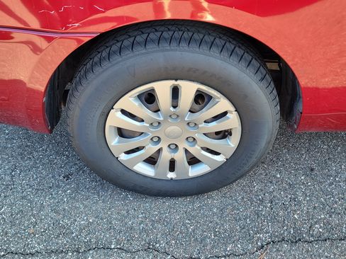 Used 2011 Kia Sedona LX FWD image 34