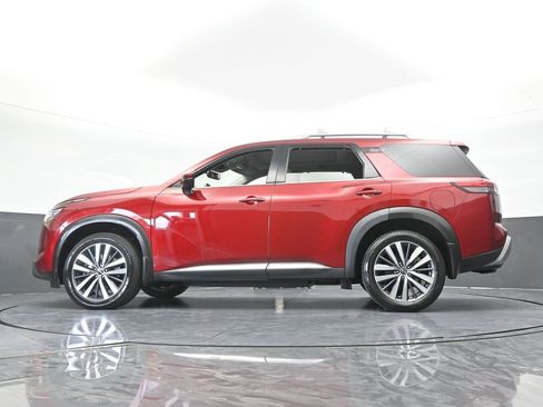 Used 2022 Nissan Pathfinder Platinum w/ Cargo Package FWD image 70