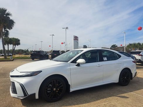 New 2026 Toyota Camry SE image 9