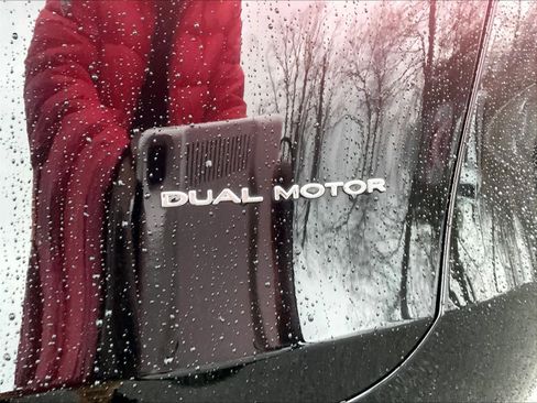 Used 2023 Tesla Model Y Long Range image 27