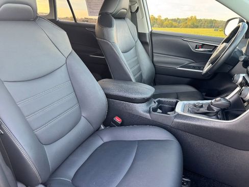Used 2021 Toyota RAV4 XLE Premium image 25