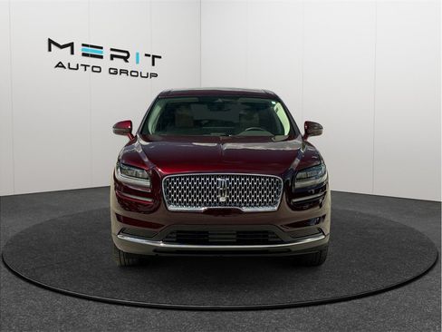 Used 2022 Lincoln Nautilus FWD image 3