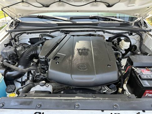 Used 2015 Toyota Tacoma 4x4 Double Cab w/ SR5 Package image 16