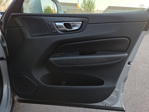 Used 2022 Volvo XC60 B6 Inscription w/ Climate Package image 26