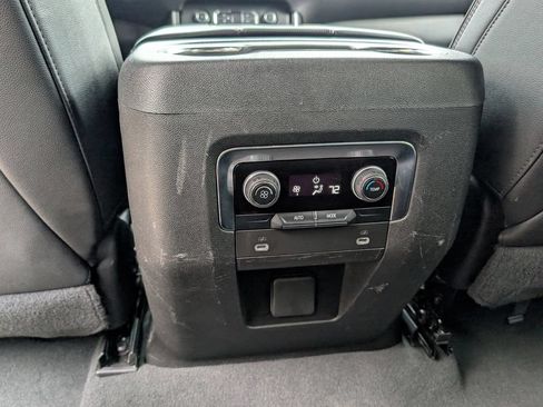 Used 2024 Chevrolet Suburban RST RWD image 21