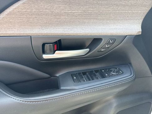 Used 2025 Toyota Grand Highlander AWD image 11