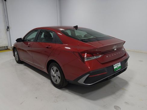 Used 2024 Hyundai Elantra SE FWD image 5