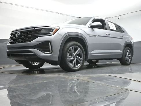 Used 2024 Volkswagen Atlas Cross Sport SEL R-Line AWD/4WD image 36