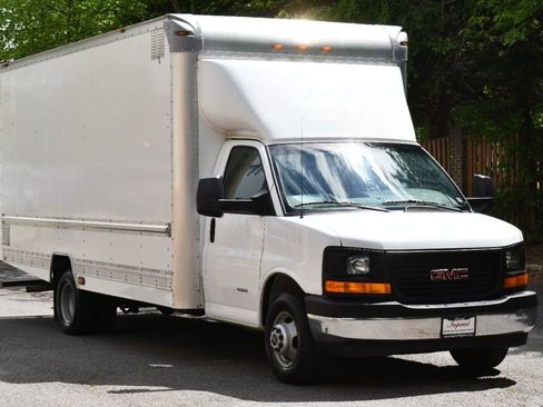 Used 2017 GMC Savana 4500 image 11