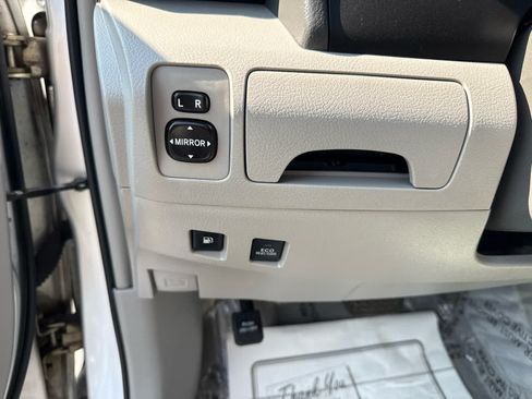 Used 2011 Toyota Camry Hybrid FWD image 17