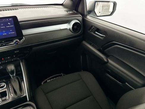 Used 2023 Chevrolet Colorado LT image 27