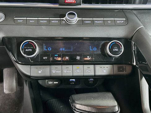 Used 2025 Hyundai Elantra SEL FWD image 24