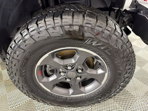 Used 2023 Jeep Gladiator Rubicon w/ Trailer Tow Package AWD/4WD image 13
