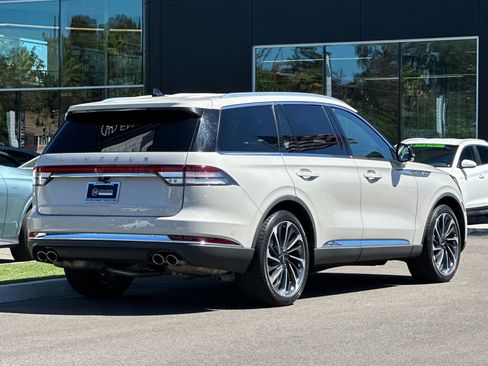 Used 2023 Lincoln Aviator Reserve w/ Equipment Group 201A RWD image 3